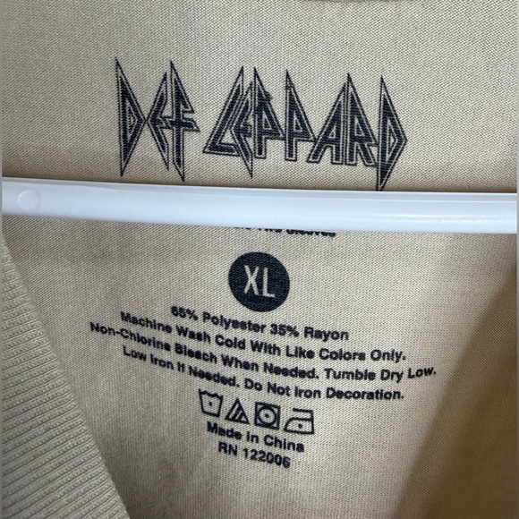 Def Leppard High N Dry Boxy Tank Top - Picture 3 of 3
